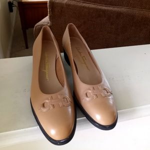 Salvatore Ferragamo Beige Leather Gancini Flats Women's Size 9